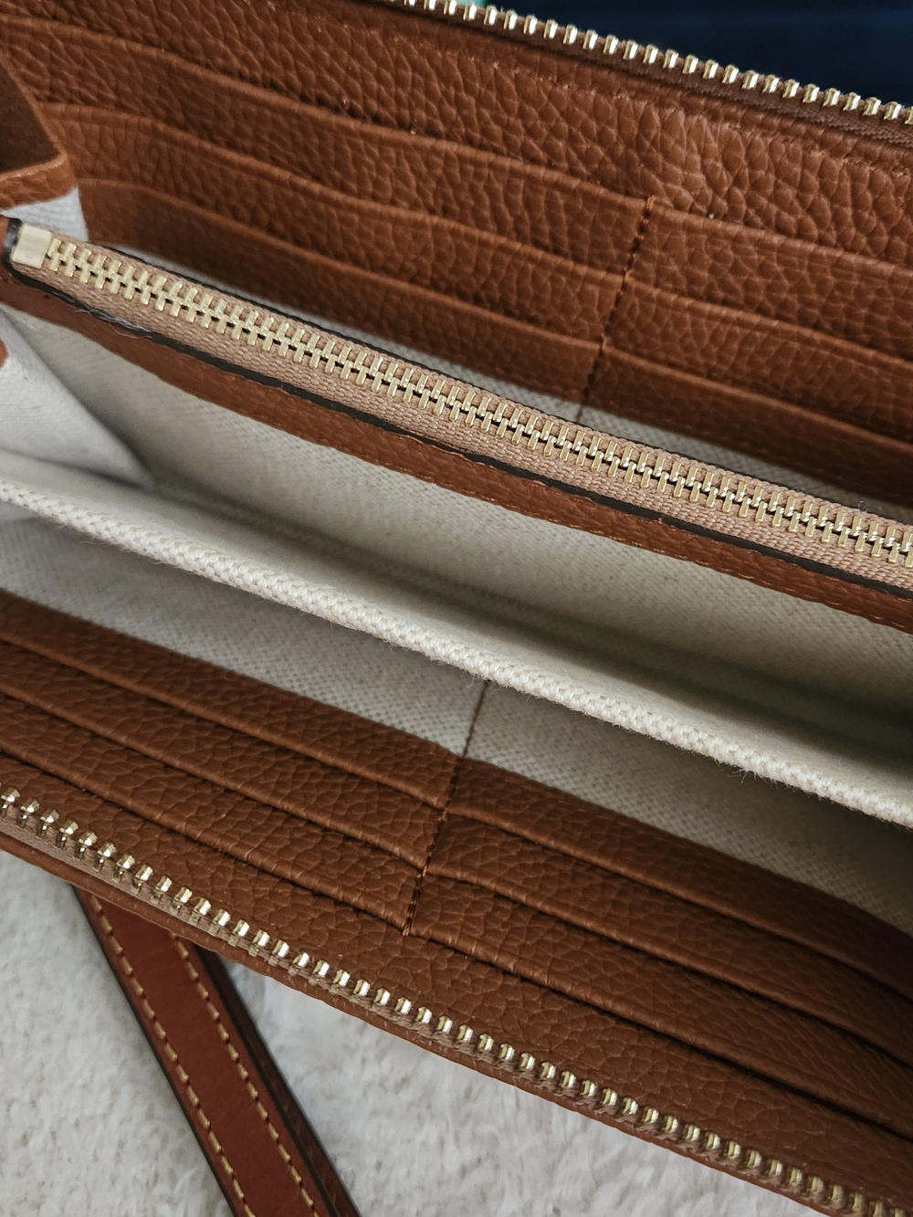 Dooney & Bourke Caramel Brown Pebbled Grain Leather Logo Patch Wallet Wristlet - Picture 5 of 6